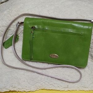 NWOT Arielle 💚 Leather  Crossbody Bag